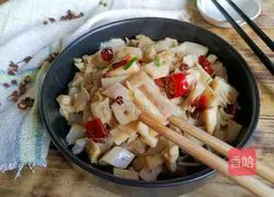 Illustration of how to make spicy lotus root dices 9