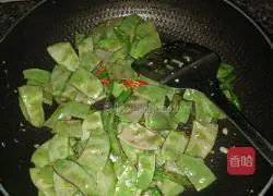 Illustration of how to make stir-fried moth beans 7
