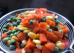 Illustration of how to make stir-fried three dices 7