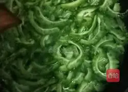 Illustration of how to make cold bitter melon 3