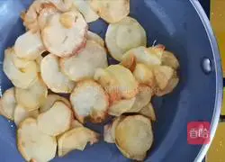 Illustration of how to make tomato and potato slices 5