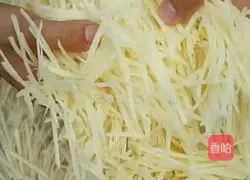 Cold shredded potatoes Illustration of how to do it 2