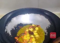 Illustration of how to stir-fry mustard skin 4