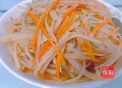 Illustration of how to make shredded carrots and potatoes 3