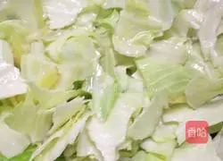 Illustration of how to make hand-shred cabbage 6