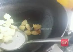 Illustration of how to make wolf tooth potatoes 11