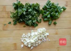 Illustration of how to make preserved eggs mixed with bitter chrysanthemums 4