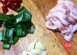 Illustration of how to make stir-fried cabbage with pork belly 2