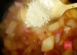 Illustration of how to stew potatoes with radish 7