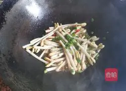 Illustration of how to make peanut sprouts in oyster sauce 6