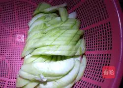 Illustration of how to make luffa and scrambled eggs 2