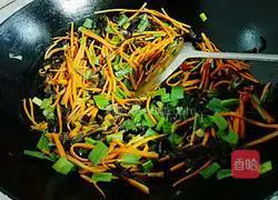 Illustration of how to cook carrots and enoki mushrooms 7