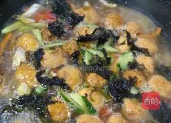 Illustration of how to make vegetarian meatballs 9