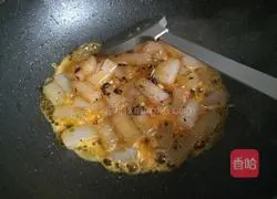 Illustration of how to make fried garlic sprouts jelly 6