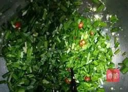 Illustration of how to pickle leeks 4