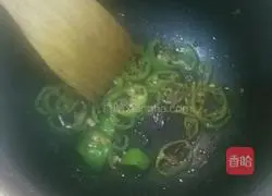  Illustration of how to make fried potato slices with green pepper 6