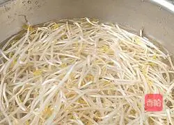 Illustration of how to make stir-fried bean sprouts 1