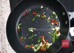 Illustration of how to make spicy stir-fried gourds 2