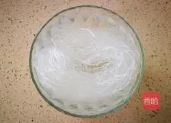 Illustration of how to make spicy enoki mushroom vermicelli 2