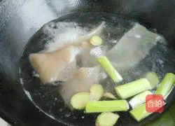 Illustration of how to make crystal meat jelly 2