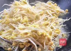 Illustration of how to make stir-fried soybean sprouts 3