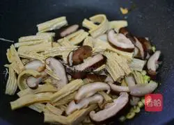 Illustration of how to cook yuba with mushrooms 4