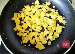Illustration of how to make scrambled eggs with green bamboo shoots 10