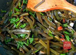 Illustration of how to make spicy and sour kelp head 16