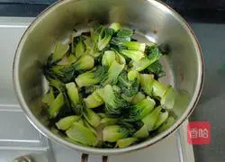 Illustration of how to stir-fry Ningxia green greens 7