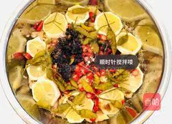 Illustration of how to make boneless chicken feet with pickled pepper and lemon 3