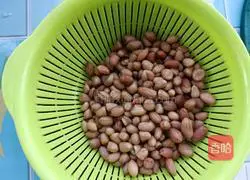 Illustration of how to stir-fry peanuts 8