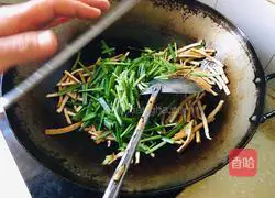 Illustration of how to make stir-fried dried beans with leeks 6