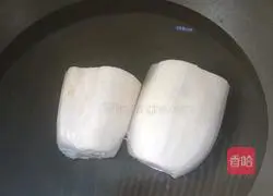 Illustration of how to make spicy lotus root slices 1