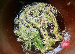 Illustration of how to fry Chinese toon 8