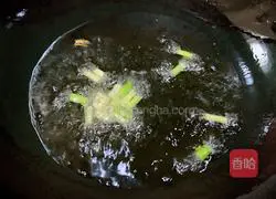 Illustration of how to make spicy and sour shredded potatoes 4