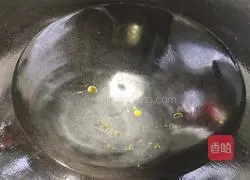 Illustration of how to make spicy and sour lettuce strips 3