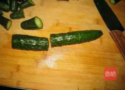 Illustration of how to make pickled cucumbers 3