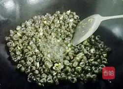 Illustration of how to stir-fry snails 7