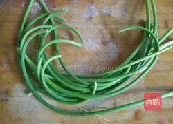  Illustration of how to make cold shredded garlic and moss 1