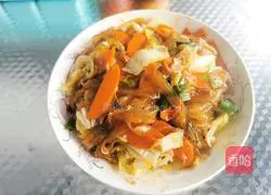 Illustration of how to make carrot and cabbage vermicelli 10