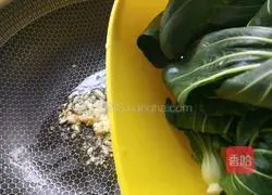 Illustration of how to make vegetables with garlic and oyster sauce 4