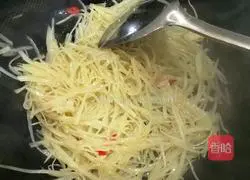 Illustration of how to make fried shredded potatoes 3