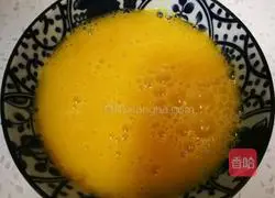 Illustration of how to make fried eggs with okra 3