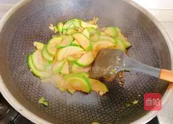 Illustration of how to cook zucchini in sauce 10