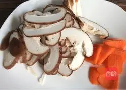 Illustration of how to stir-fry mushrooms with green pepper 5