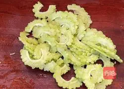 Illustration of how to make stir-fried bitter melon 2