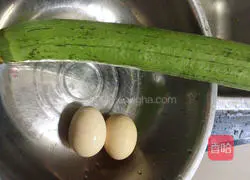 Illustration of how to make luffa and scrambled eggs 1
