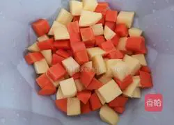 Illustration of how to make stir-fried double dices 3