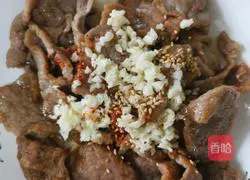 Coriander Illustration of how to make beef mixture 5