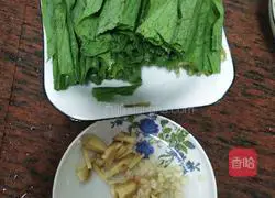 Illustration of how to make garlic and bitter wheat vegetables 1